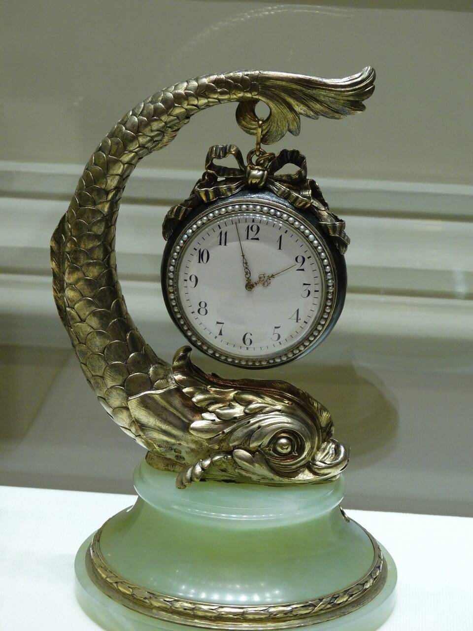 silver fish clock